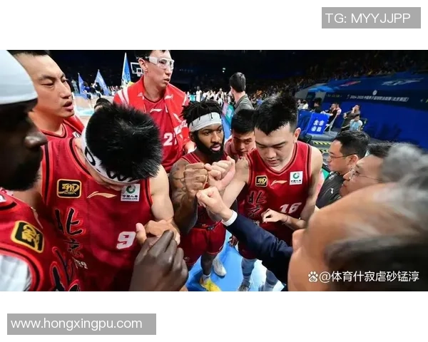 CBA联赛激战正酣 球员表现抢眼 球迷热情高涨 赛季走向充满悬念