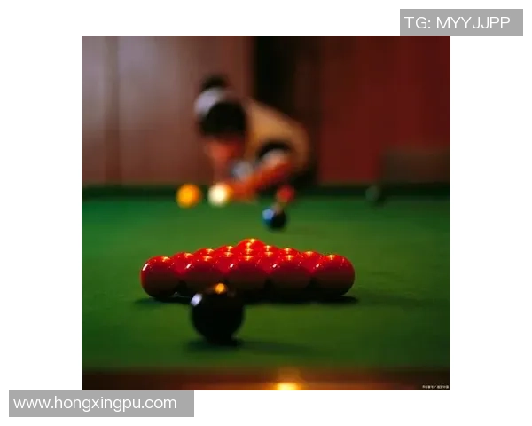 《斯诺克竞技魅力揭秘：从技巧到策略的全面解析与发展》