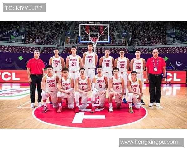 中国男篮力克澳大利亚成功晋级世界杯四强 展现团队协作与顽强拼搏精神