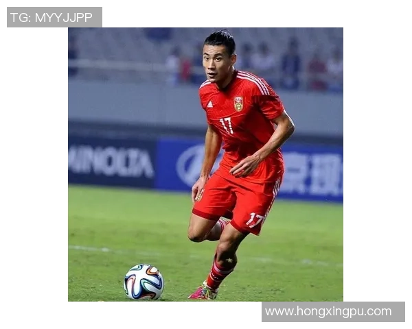 揭秘当代足球运动员如何在赛场与生活间保持巅峰竞技状态秘诀全面