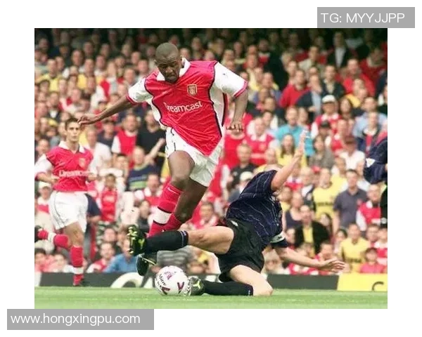 聚焦全球足球明星成长历程与竞技传奇风采全景解析的巅峰瞬间展现